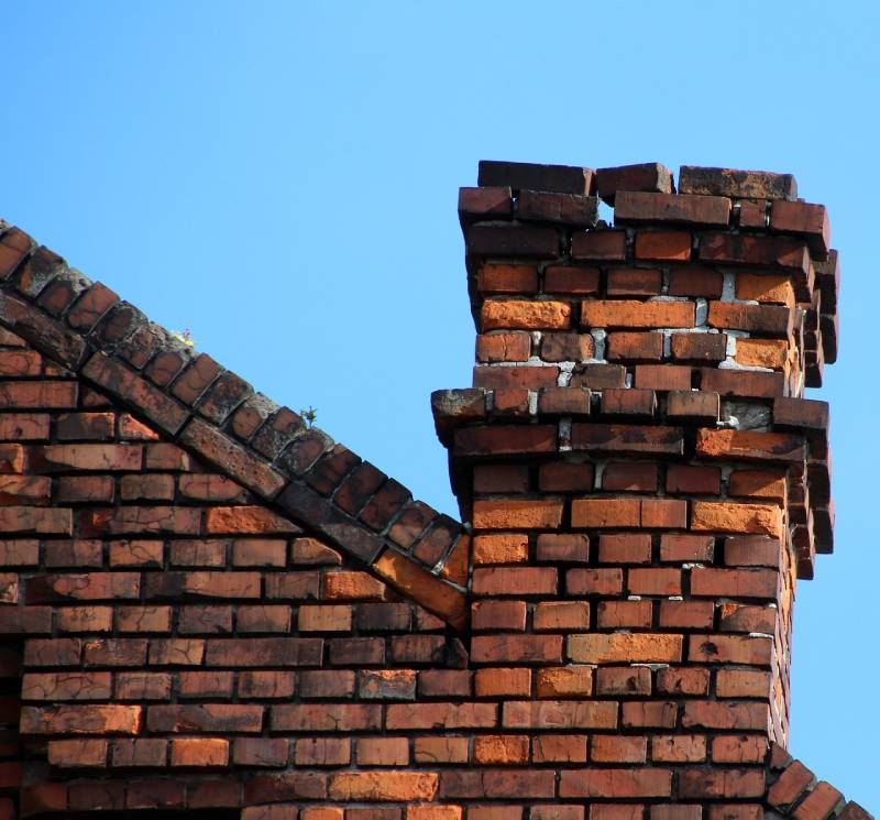 Blog Article - Damaged chimney on an Southfield home showing cracks and missing mortar